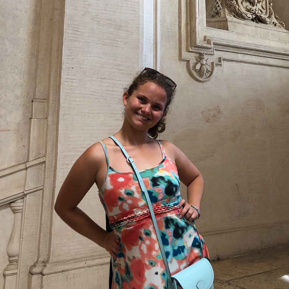 Meet your Posher, Laura